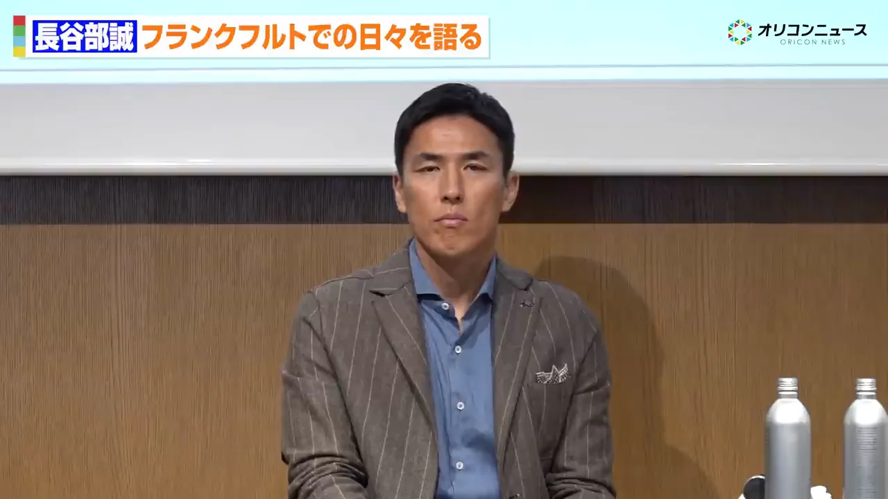 長谷部の愛用モデルと、裏ぶた越しのムーブメント