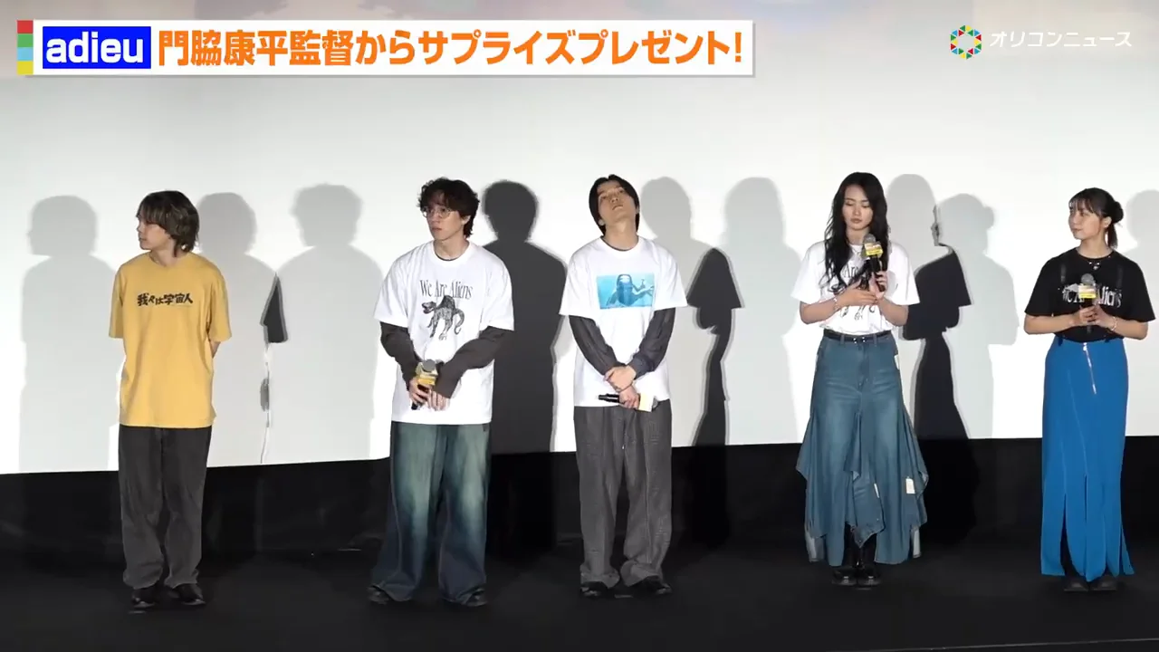 監督の手描き似顔絵と「遺影にします」