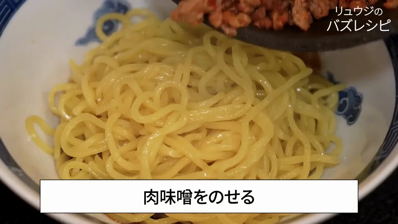 盛り付け:混ぜずに具を乗せ、卵白は取っておく