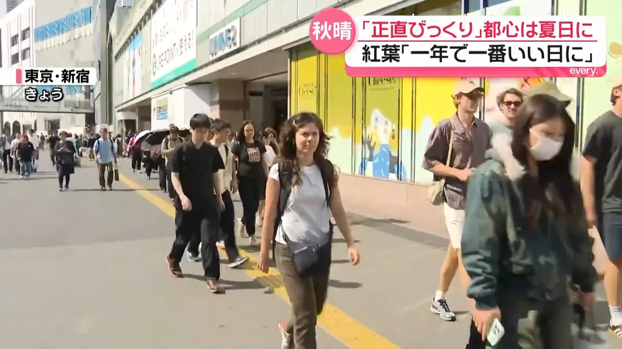 都心は夏日、半袖や日傘の姿も