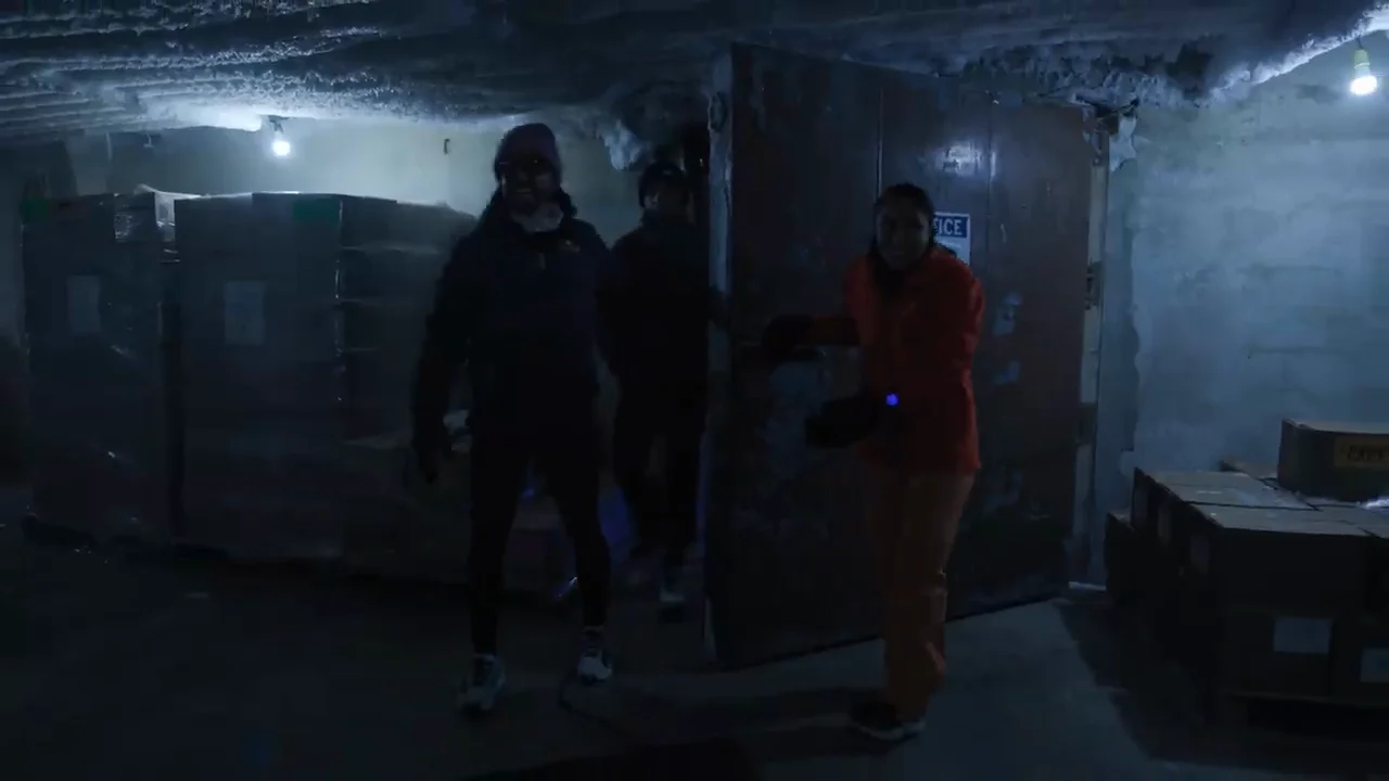 Rehearsing Antarctica in a Freezer and the Heat in a Chamber