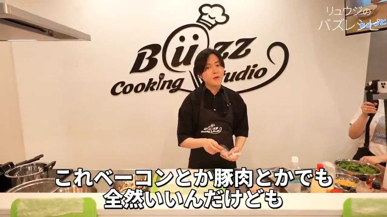 鶏もも肉はハサミで一口大に、切ったあとは必ず手を洗う