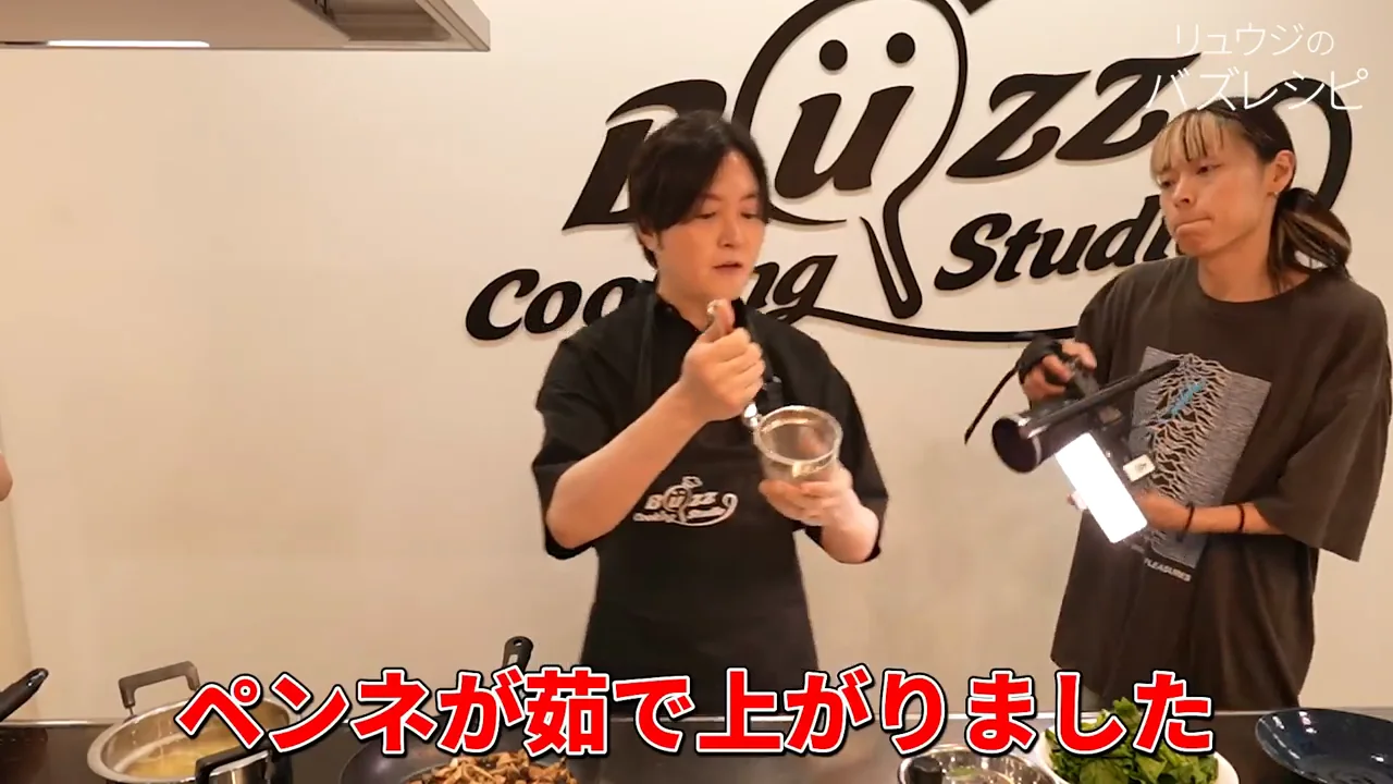 仕上げ:バターで和え、パセリで彩り