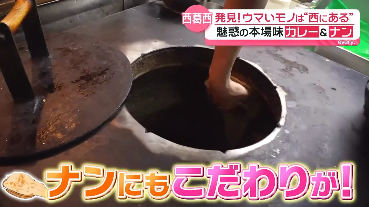 タンドールで焼くナンとビリヤニ