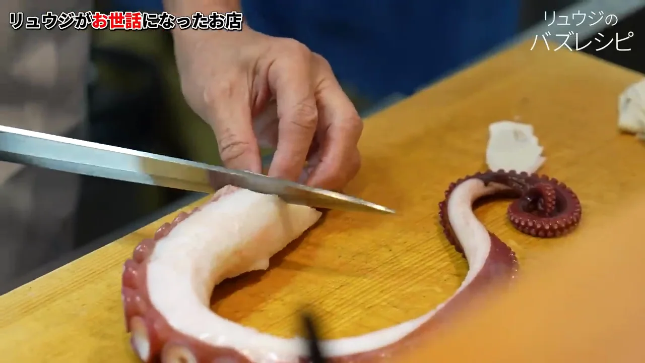 刺身の盛り合わせ　マグロ、カンパチ、ギザギザに切ったタコ