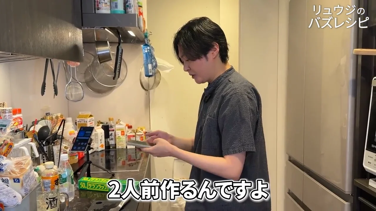 鶏チャーシューをレンジで作り、煮汁をつゆのベースにする