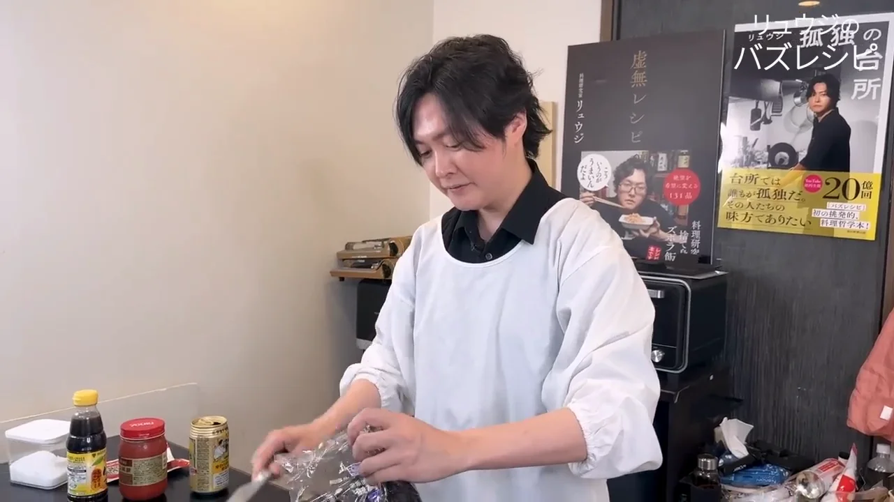 ナスの下ごしらえ：ヘタ周りと切れ目の入れ方