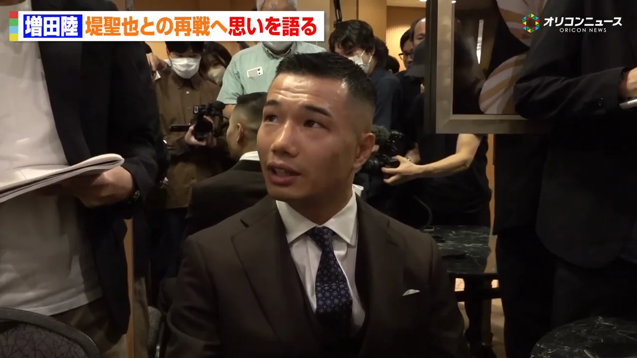 ベルトを取り出した前王者へ
