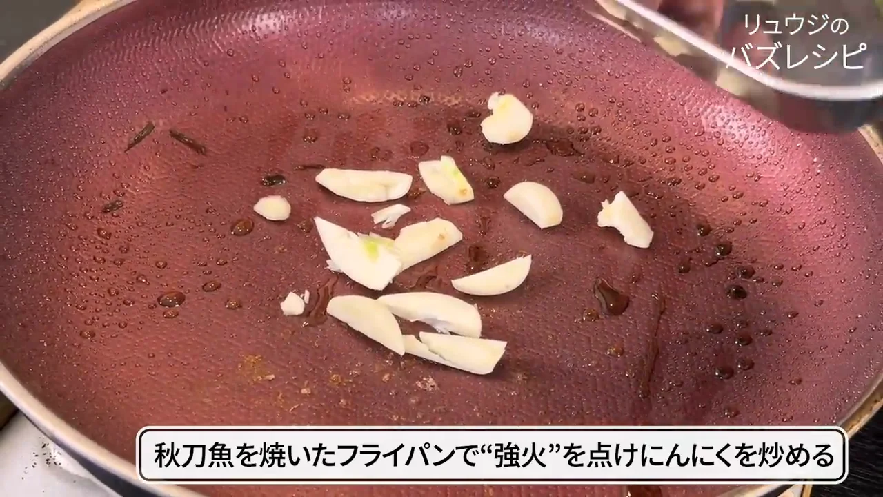 ソース作り:ニンニク、オクラ、昆布だし、醤油、水