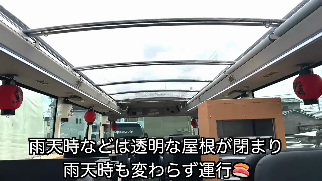 車内の仕組み：屋根のない2階とエレベーター