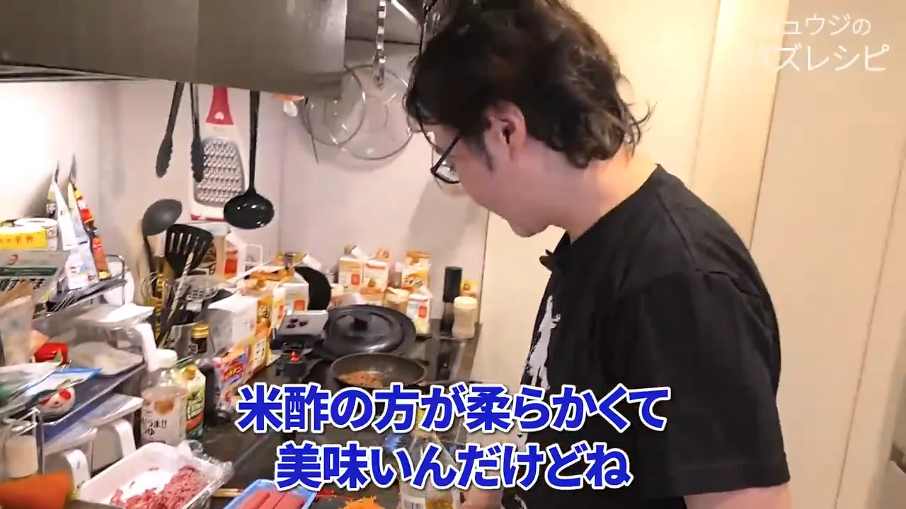 酢飯：普通の酢とうま味調味料で
