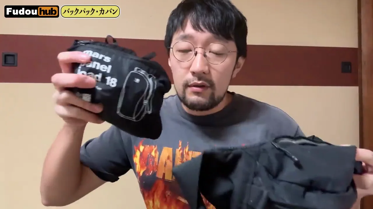 サブバッグとウエストポーチの中身