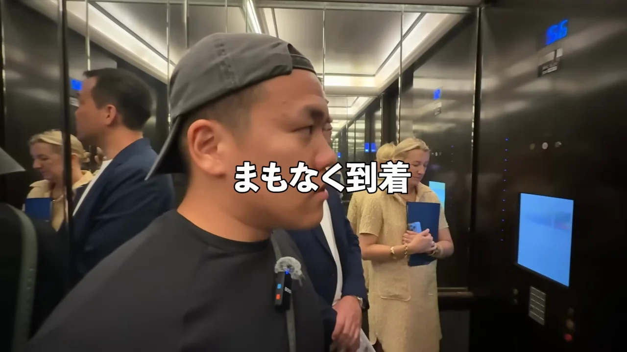 エレベーター直結の住戸とリビング