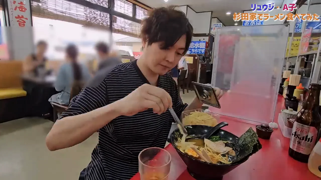 卓上調味料とトッピングで味を変える