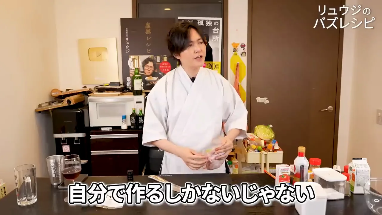 鶏肉を開いて叩き、薄く柔らかくする
