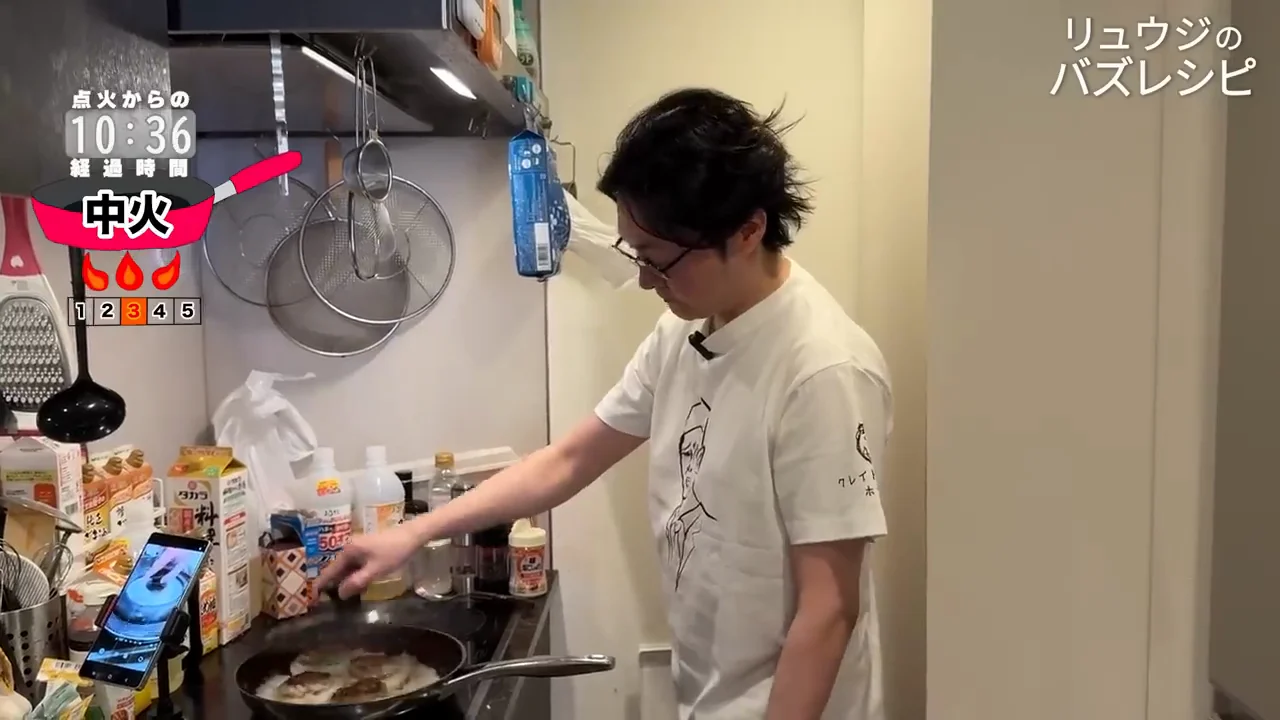 チーズをのせ、醤油だけでオニオンソースを作る