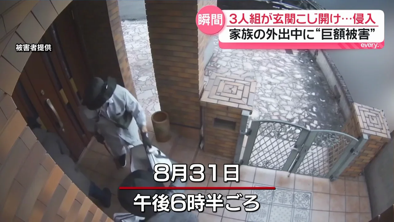 家族の外出中、夏休み終盤の夕方に