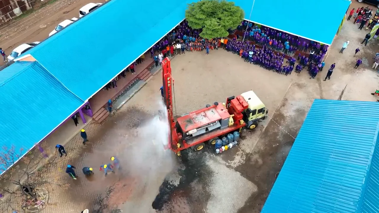 1本目の井戸とナイリリ小学校で見た川の水