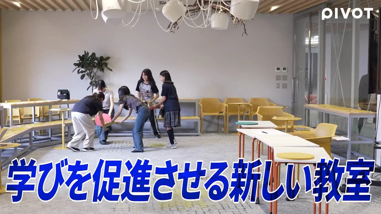 ポテトチップス形の椅子と「who I am」