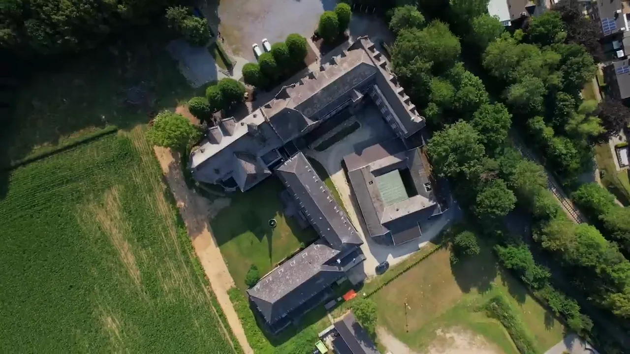 Chores in a 135-Room Mansion
