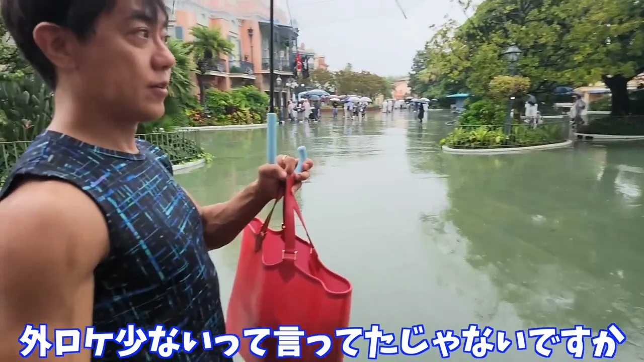 人のいない雨の日のパーク