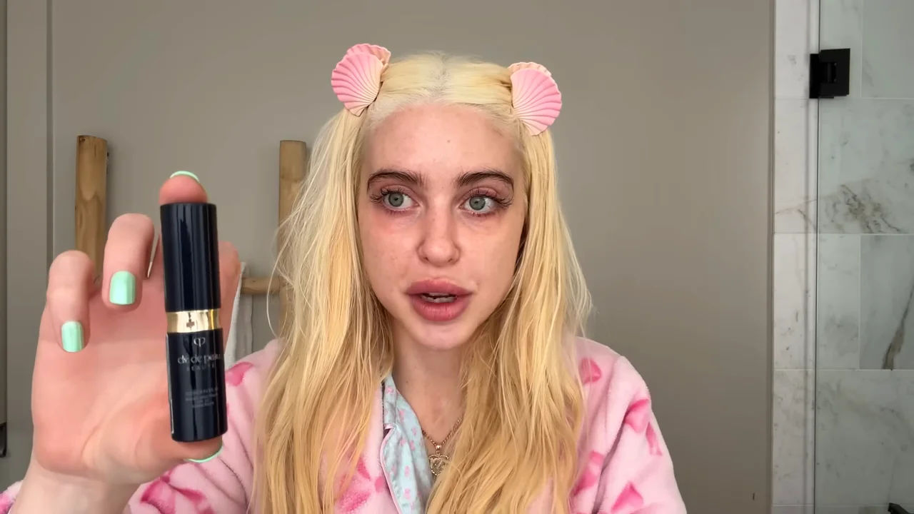 Concealer with fingers, and a teenage Lily-Rose Depp phase