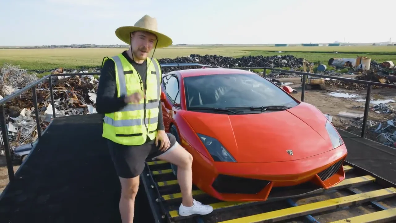 ランボルギーニ対世界最大のシュレッダー