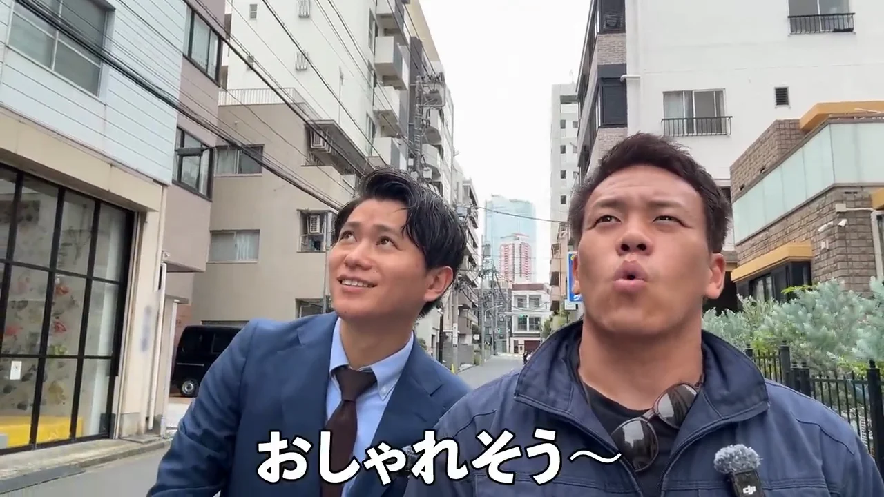 麻布十番の街並みと、エレベーター直結の玄関